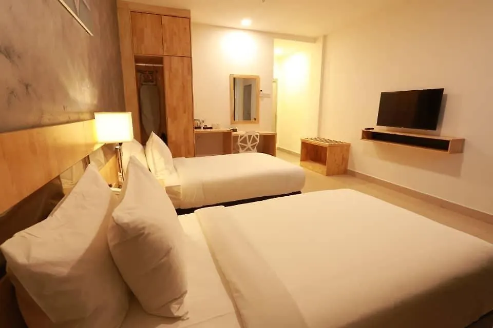 Hotel Adya Express Chenang Pantai Cenang  3*, Pantai Cenang (Langkawi)