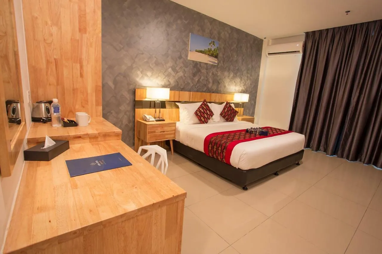 Hotel Adya Express Chenang Pantai Cenang  3*, Pantai Cenang (Langkawi)